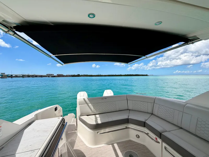 Slide: The Image of Sea Ray Sundancer 320 Outboard 2025 - 3