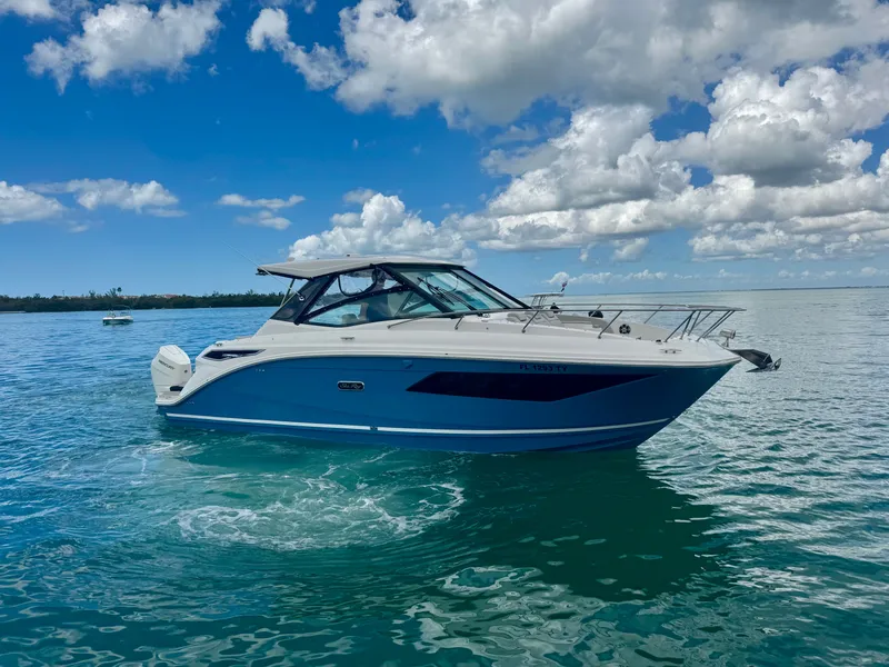 Slide: The Image of Sea Ray Sundancer 320 Outboard 2025 - 31