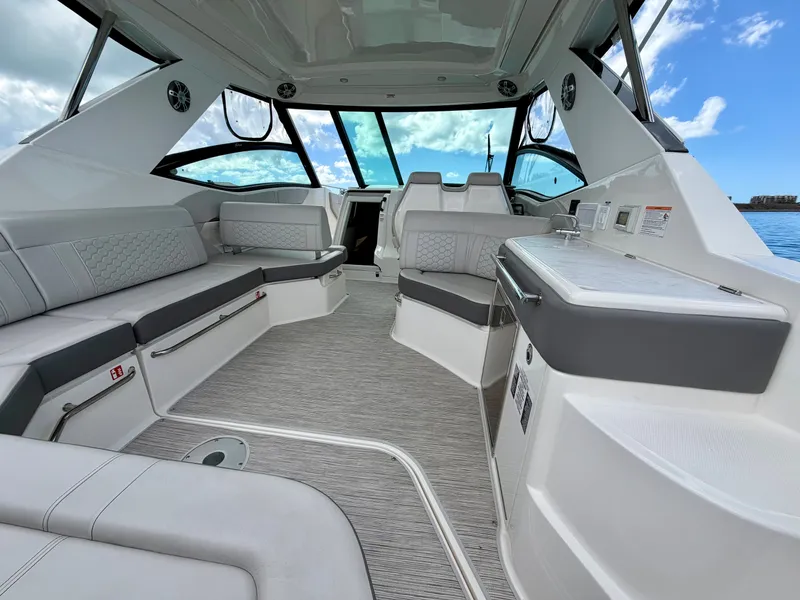 Slide: The Image of Sea Ray Sundancer 320 Outboard 2025 - 51