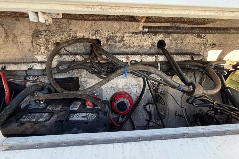 Slide: The Image of 2004 Hydra-Sports Lightning 230 CC boat wiring and battery compartment. - 81