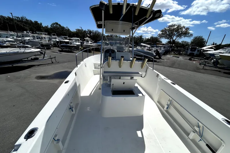 Slide: The Image of 2004 Hydra-Sports Lightning 230 CC with Yamaha V6 200 engine at boat sale. - 9