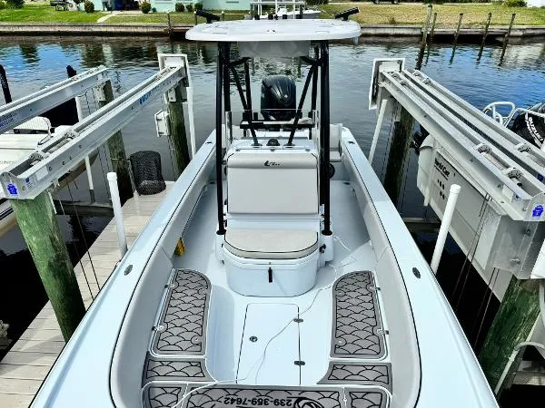 Slide: The Image of Contender 25 Bay 2022 - 10