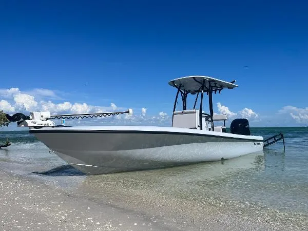 Slide: The Image of Contender 25 Bay 2022 - 11