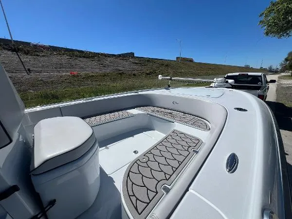 Slide: The Image of Contender 25 Bay 2022 - 6