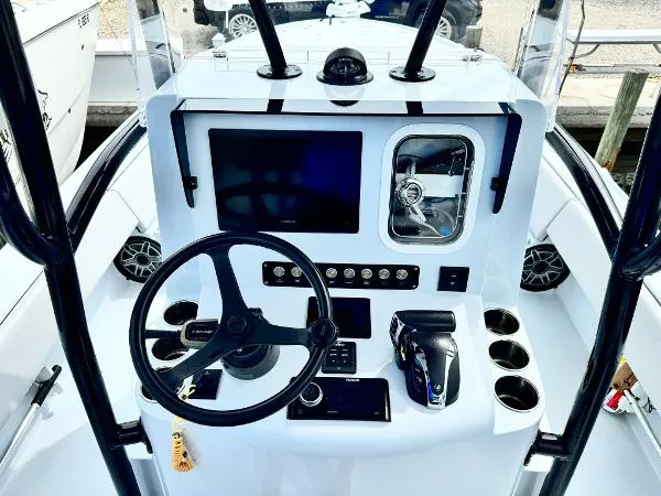 Slide: The Image of Contender 25 Bay 2022 - 7