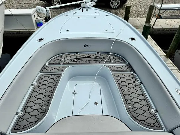 Slide: The Image of Contender 25 Bay 2022 - 8