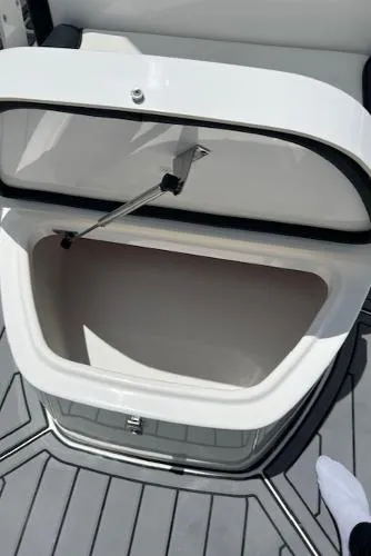 Slide: The Image of Tidewater 256 Adventurer 2022 - 6