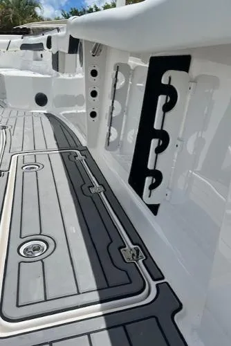 Slide: The Image of Tidewater 256 Adventurer 2022 - 7