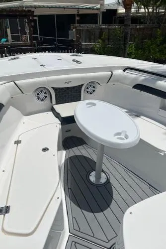 Slide: The Image of Tidewater 256 Adventurer 2022 - 8