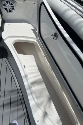 Slide: The Image of Tidewater 256 Adventurer 2022 - 9