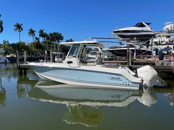 Slide: The Image of Boston Whaler 250 Outrage 2022 - 0