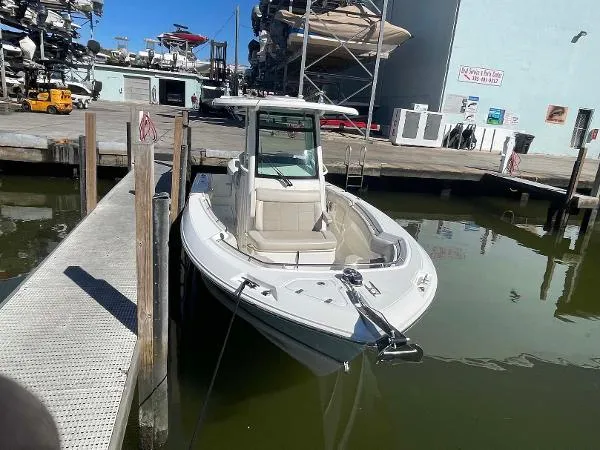 Slide: The Image of Boston Whaler 250 Outrage 2022 - 1