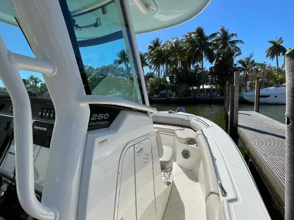 Slide: The Image of Boston Whaler 250 Outrage 2022 - 11