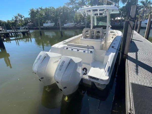 Slide: The Image of Boston Whaler 250 Outrage 2022 - 2