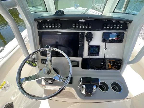 Slide: The Image of Boston Whaler 250 Outrage 2022 - 3
