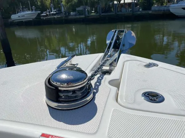 Slide: The Image of Boston Whaler 250 Outrage 2022 - 5