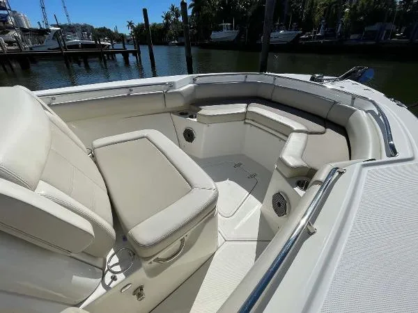 Slide: The Image of Boston Whaler 250 Outrage 2022 - 7