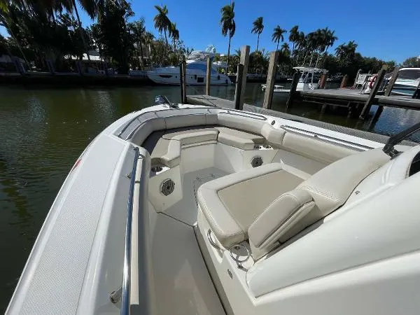 Slide: The Image of Boston Whaler 250 Outrage 2022 - 8