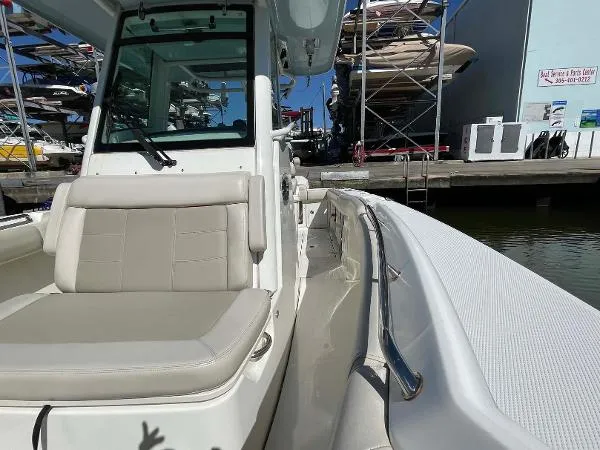 Slide: The Image of Boston Whaler 250 Outrage 2022 - 9