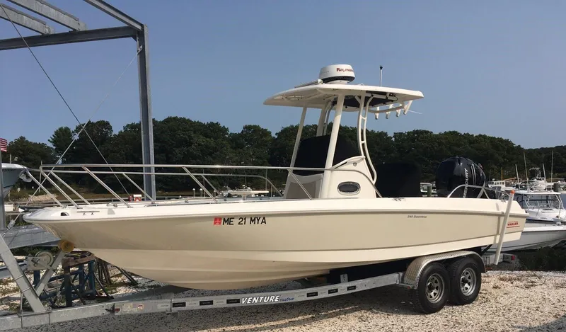 Slide: The Image of Boston Whaler Dauntless 240 2018 - 0