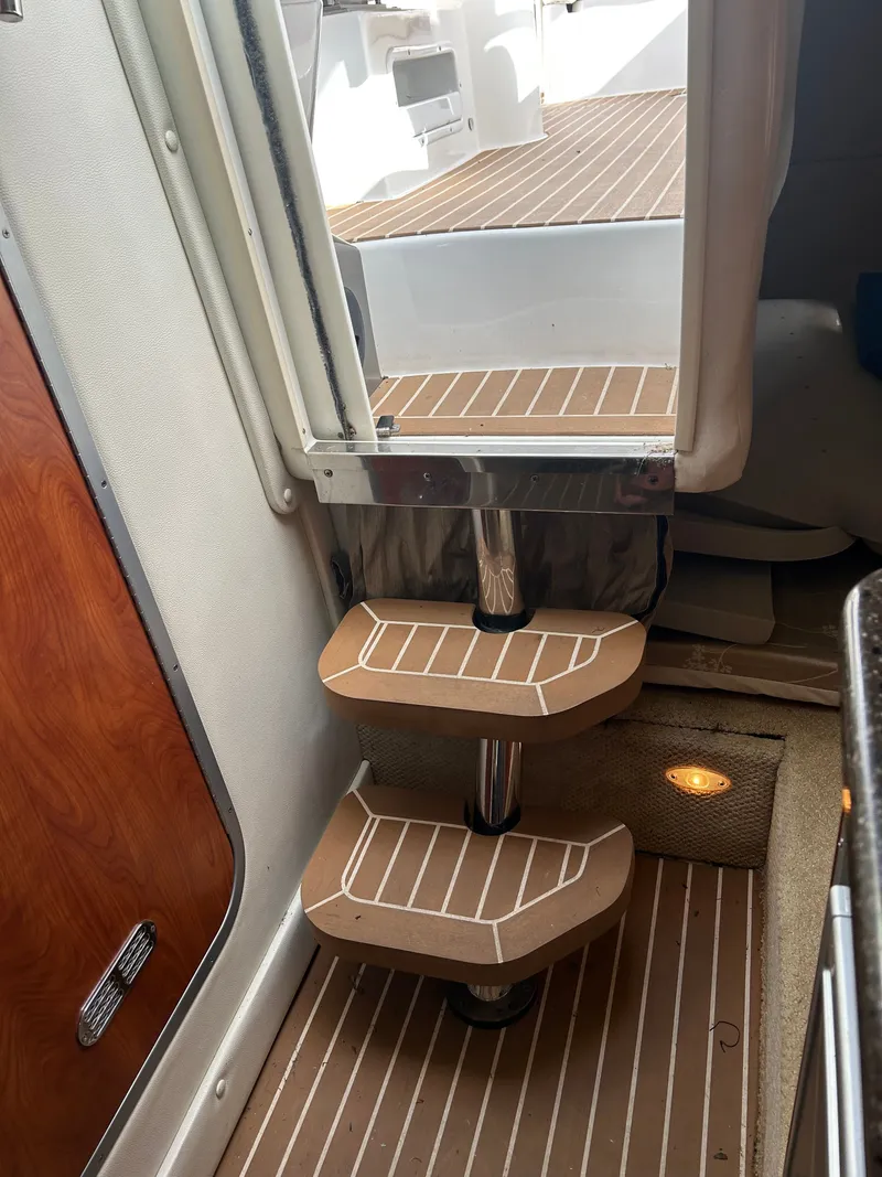 Slide: The Image of Rinker 290 Express Cruiser 2013 - 51