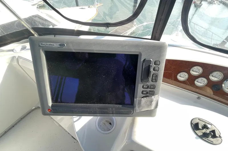 Slide: The Image of RAYMARINE CHARTPLOTTER & RADAR COMBO - 37