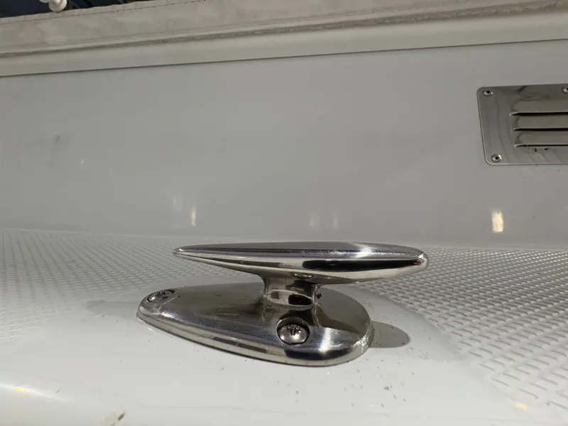 Slide: The Image of Stainless steel cleat on Duffy Cuddy Cabin 2021 boat. - 17