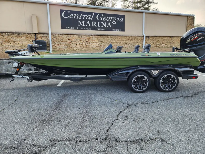 Slide: The Image of Skeeter FXR21 2022 - 0