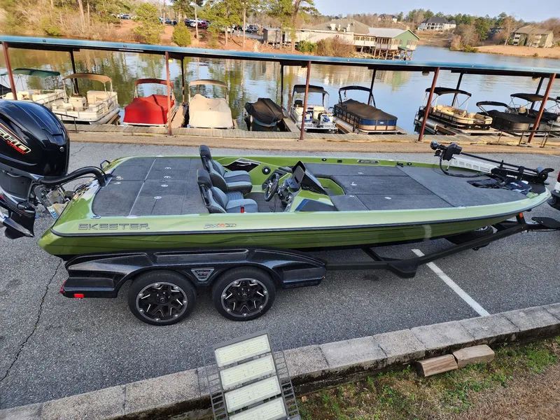 Slide: The Image of Skeeter FXR21 2022 - 1