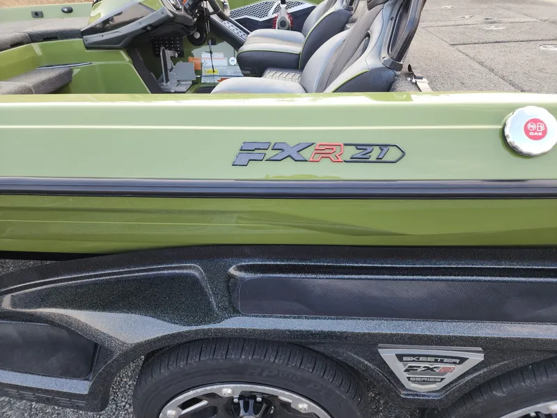 Slide: The Image of Skeeter FXR21 2022 - 3