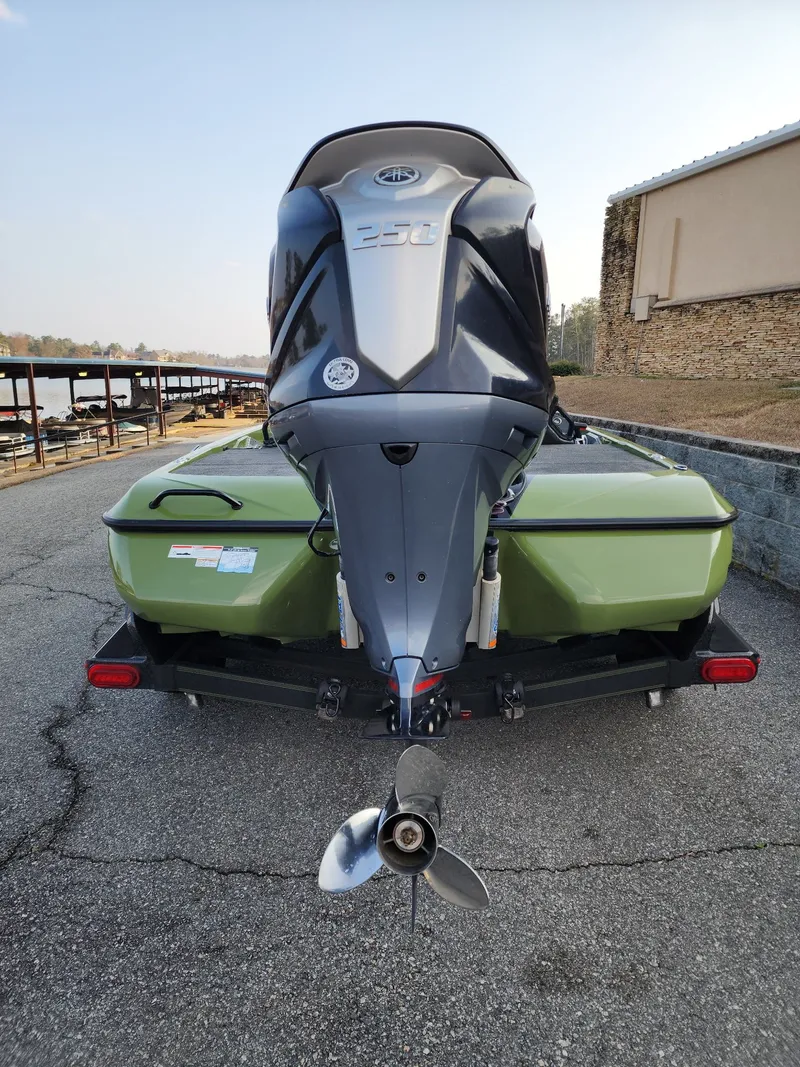 Slide: The Image of Skeeter FXR21 2022 - 5