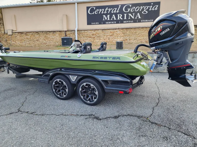 Slide: The Image of Skeeter FXR21 2022 - 8