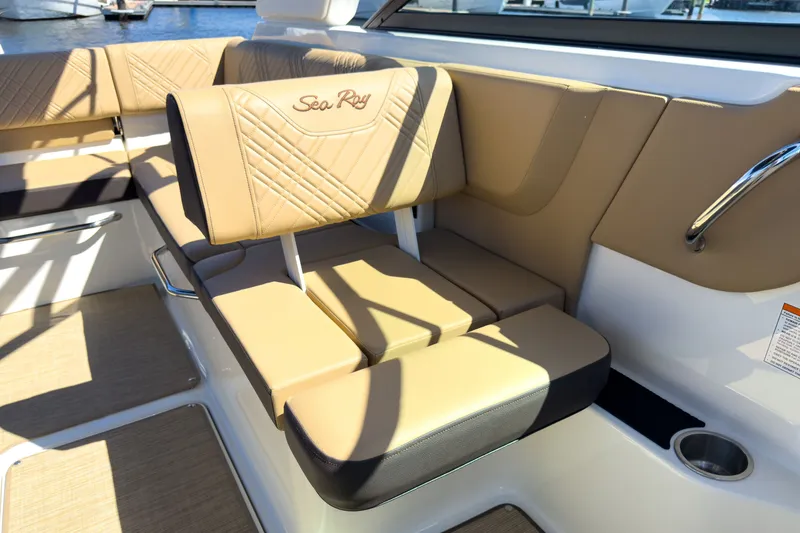 Slide: The Image of Sea Ray SDX 250 Outboard 2026 - 17