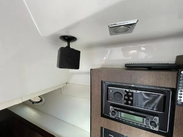 Slide: The Image of Monterey 295 Sport Yacht 2018 - 10
