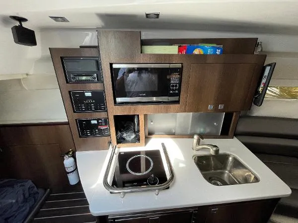 Slide: The Image of Monterey 295 Sport Yacht 2018 - 3