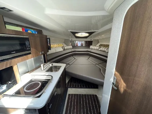 Slide: The Image of Monterey 295 Sport Yacht 2018 - 6