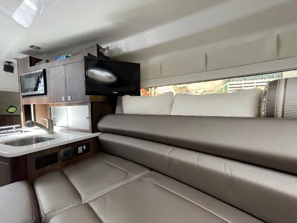 Slide: The Image of Monterey 295 Sport Yacht 2018 - 8