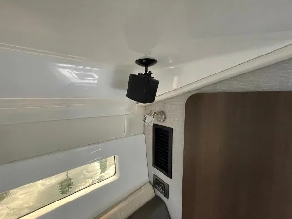 Slide: The Image of Monterey 295 Sport Yacht 2018 - 9