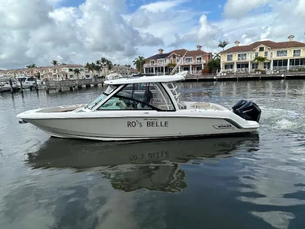 Slide: The Image of Boston Whaler 320 Vantage 2020 - 0