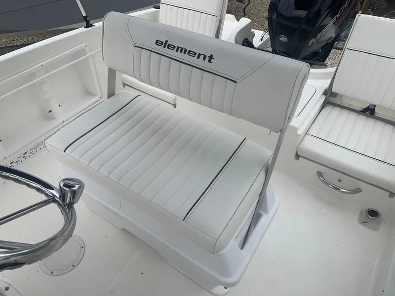 Slide: The Image of Bayliner Element F18 2018 - 6