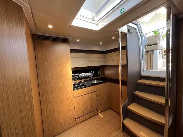 Slide: The Image of Azimut Atlantis 43 2016 - 4