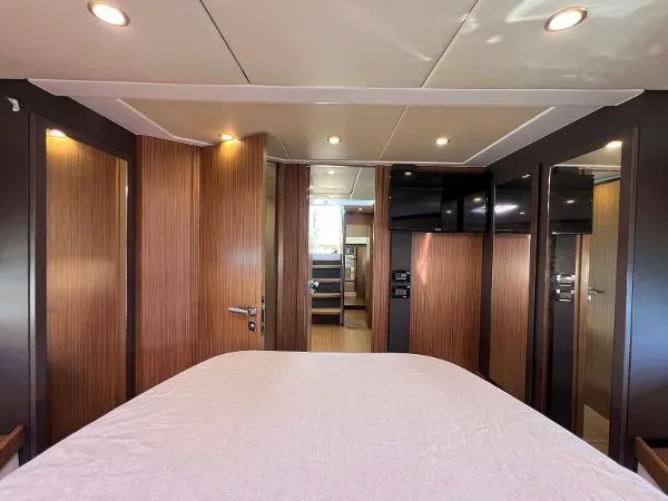 Slide: The Image of Azimut Atlantis 43 2016 - 8