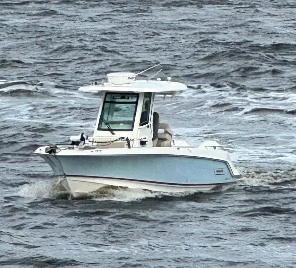 Slide: The Image of Boston Whaler 250 Outrage 2022 - 4