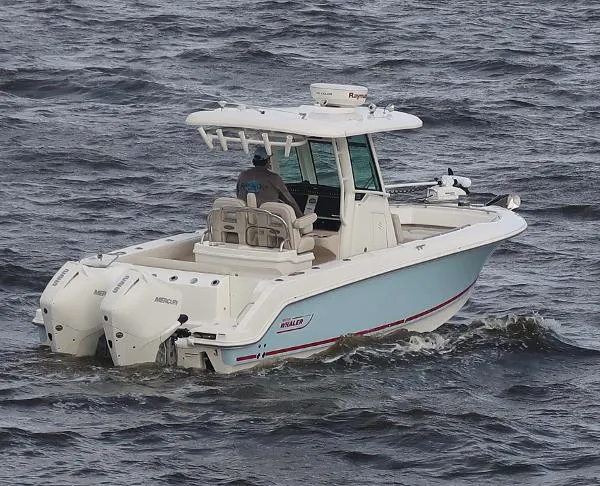 Slide: The Image of Boston Whaler 250 Outrage 2022 - 7
