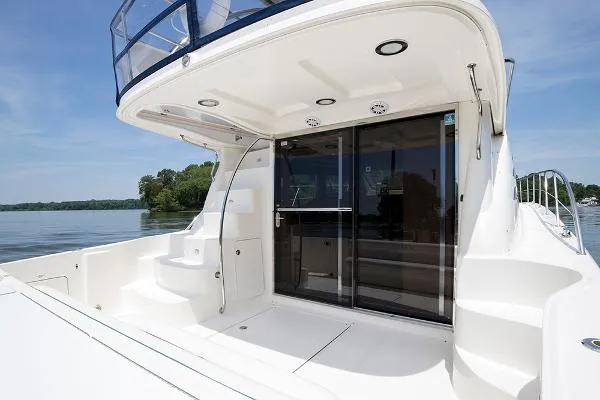 Slide: The Image of Sea Ray 500 Sedan Bridge 2005 - 9