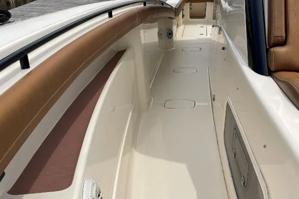 Slide: The Image of Scout 420 LXF 2020 - 10