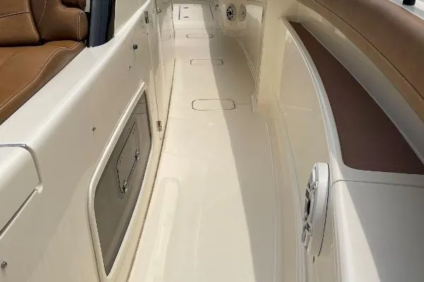 Slide: The Image of Scout 420 LXF 2020 - 11