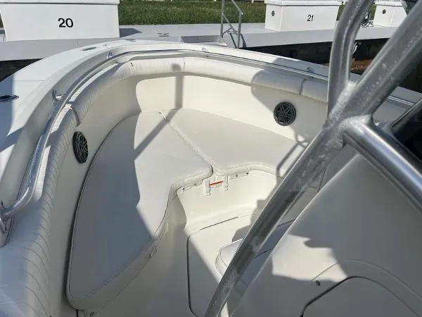 Slide: The Image of Hydra-Sports 2400 CC Vector 2005 - 8