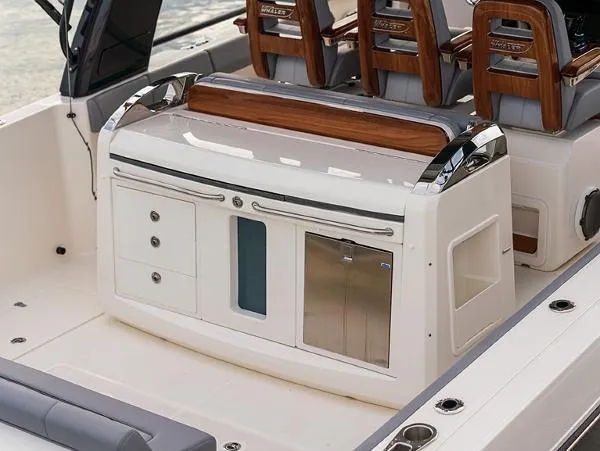 Slide: The Image of Boston Whaler 420 Outrage 2018 - 4