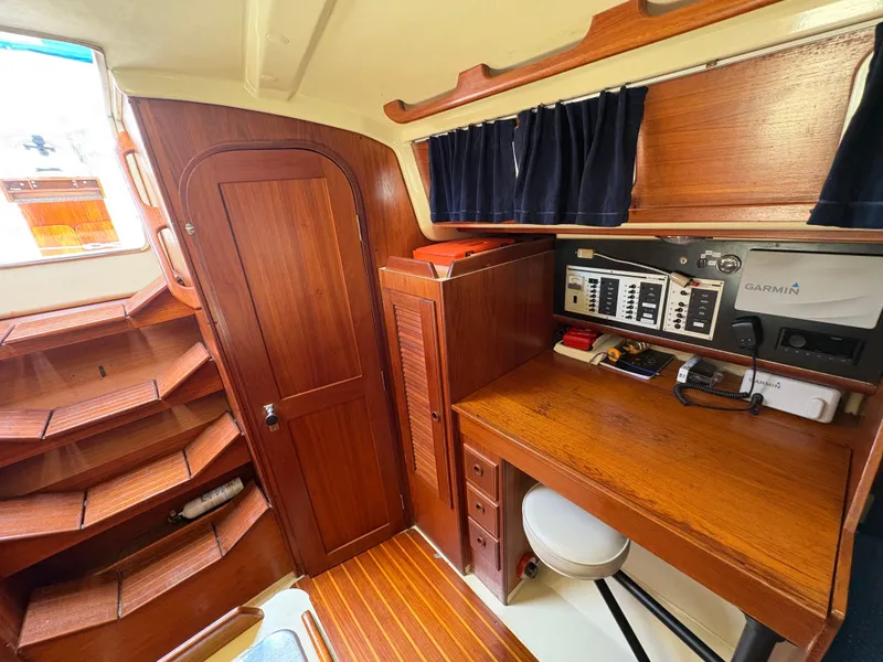 Slide: The Image of Pearson 36-2 1985 - 13